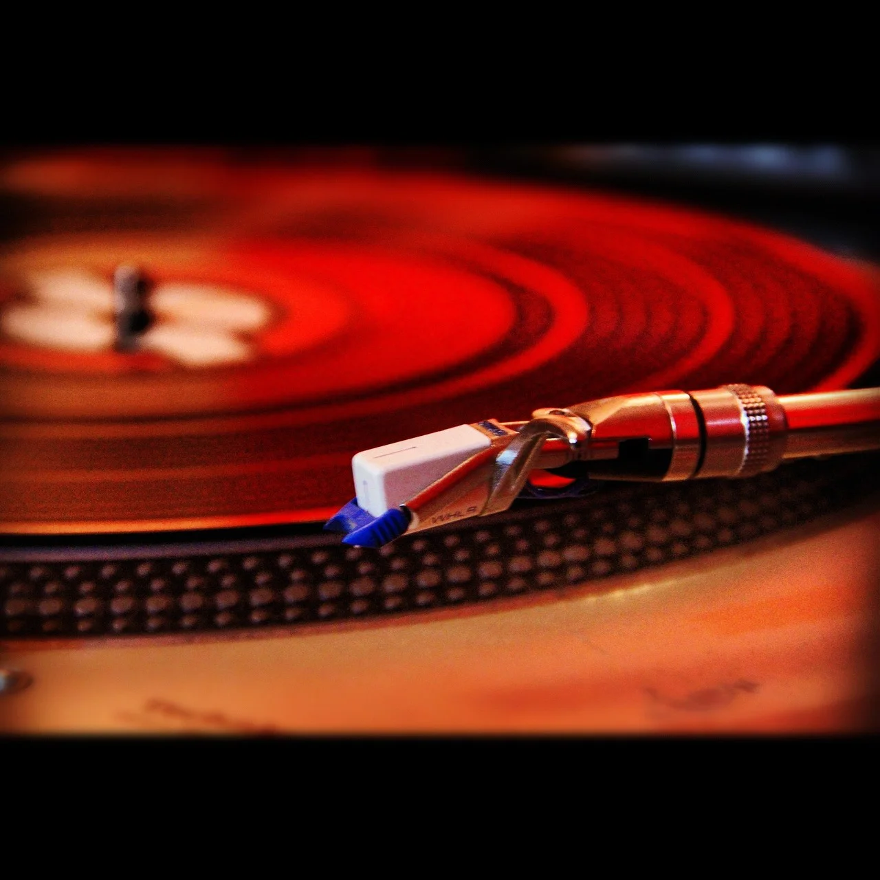 rija-turntable-91359_1280